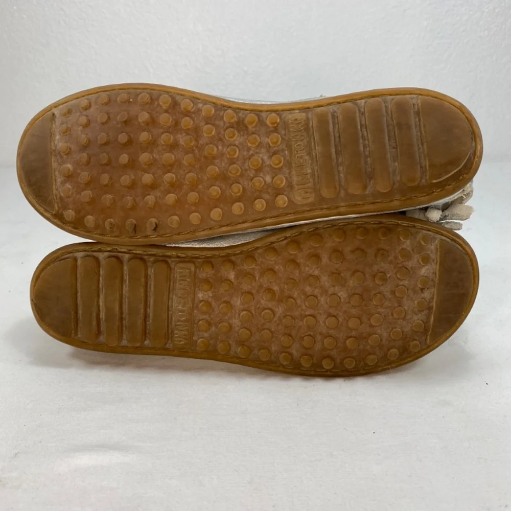 Minnetonka Youth 4 Silver Leather Fringe Zip Moccasins Rubber Sole Outdoor Wear